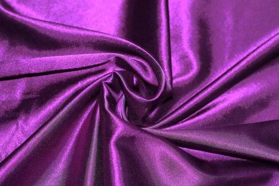 Tissu satiné soyeux violet au mètre en polyester 150 cm de large 