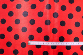 Tissu Satin Polyester Imprimé Fond Rouge Pois Noir -Au Mètre