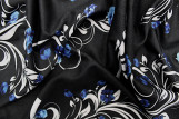Tissu Polyviscose Imprimée Noir Décor et Fleur Bleu -Au Mètre