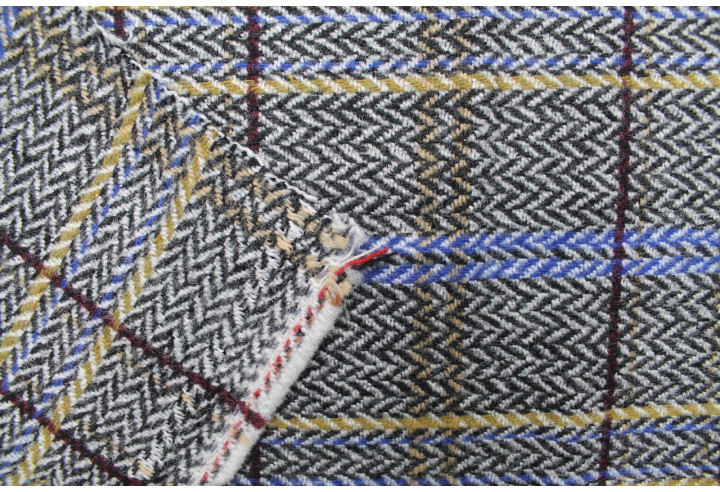Tissu Lainage ZigZag Noir/Blanc et Carreaux -Au Mètre
