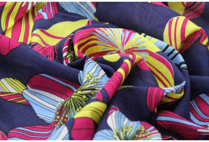 Tissu Voile Coton Viscose Imprimé Fleur Giant Marine -Au Mètre