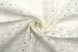 Tissu Broderie Anglaise Fleur Doly Écru -Au Mètre