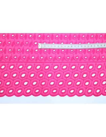 Tissu Broderie Anglaise Fleur Doly Fuchsia -Au Mètre