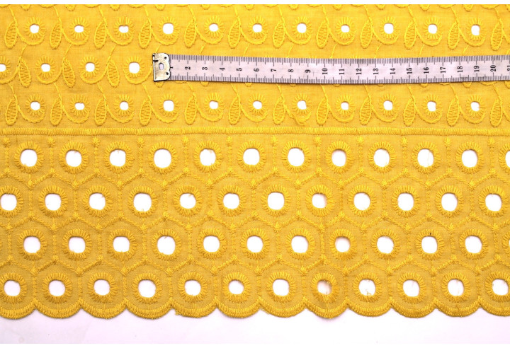 Tissu Broderie Anglaise Fleur Doly Moutarde -Au Mètre