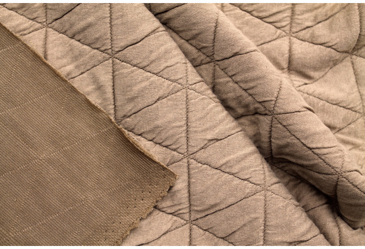 Tissu Matelassé Gros Triangles Beige -Au Mètre
