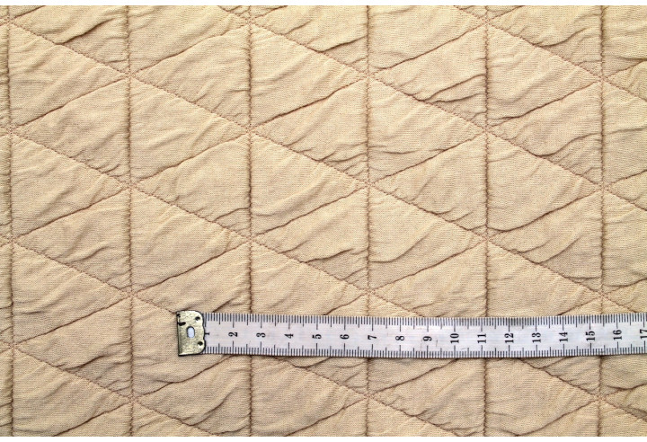 Tissu Matelassé Gros Triangles Beige clair -Au Mètre