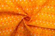 Tissu Popeline Coton Imprimé Fond Orange Étoiles colorées -Au Mètre