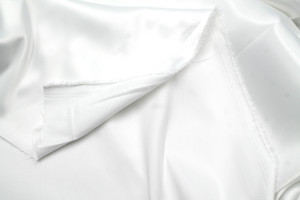 Tissu Satin Soyeux peau de pêche Blanc -Au mètre 2