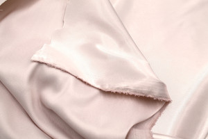 Tissu Satin Soyeux peau de pêche Rose pâle -Au mètre 2