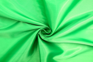 Tissu Satin Soyeux peau de pêche Vert drapeau -Au mètre