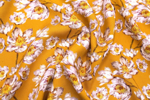 Tissu Gabardine Viscose Imprimé Fleur Pansy Safran de Qualité, Tissu au mètre, Tissu pas cher - Alltissus.com 2