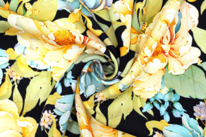 Tissu Gabardine Viscose Imprimé Fleur April Noir de Qualité, Tissu au mètre, Tissu pas cher - Alltissus.com