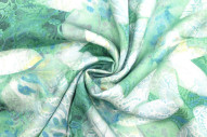 Tissu Gabardine Viscose Imprimé Fleur Étoile Vert de Qualité, Tissu au mètre, Tissu pas cher - Alltissus.com