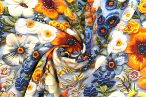 Tissu Gabardine Viscose Imprimé Fleur Chic Gris de Qualité, Tissu au mètre, Tissu pas cher - Alltissus.com