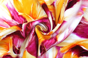 Tissu Gabardine Viscose Imprimé Fleur Grande Lys Fuchsia de Qualité, Tissu au mètre, Tissu pas cher - Alltissus.com