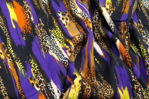 Tissu Gabardine Viscose Imprimé Rayure Félin Violet de Qualité, Tissu au mètre, Tissu pas cher - Alltissus.com 2