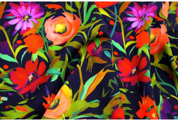 Tissu Gabardine Viscose Imprimé Mélange de fleurs Marine de Qualité, Tissu au mètre, Tissu pas cher - Alltissus.com