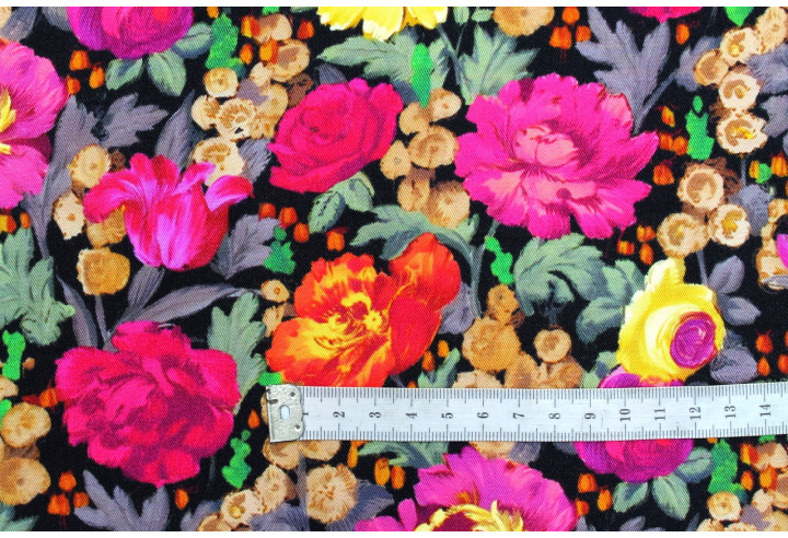Tissu Gabardine Viscose Imprimé Fleur Rozaly Noir de Qualité, Tissu au mètre, Tissu pas cher - Alltissus.com