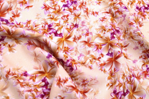 Tissu Gabardine Viscose Imprimé Fleur Cassandra Beige de Qualité, Tissu au mètre, Tissu pas cher - Alltissus.com 2