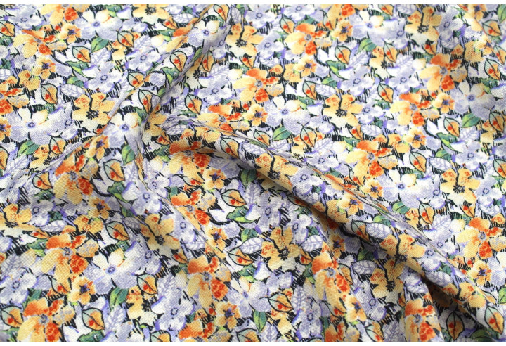 Tissu Gabardine Viscose Imprimé Fleur Purple Beige de Qualité, Tissu au mètre, Tissu pas cher - Alltissus.com