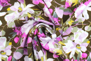 Tissu Gabardine Viscose Imprimé Fleur Maria Violet de Qualité, Tissu au mètre, Tissu pas cher - Alltissus.com