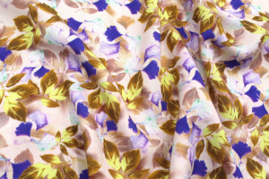 Tissu Gabardine Viscose Imprimé Feuille Hazel Violet de Qualité, Tissu au mètre, Tissu pas cher - Alltissus.com 2