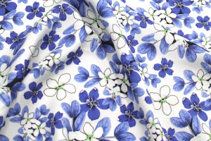 Tissu Gabardine Viscose Imprimé Fleur Lysie Bleu de Qualité, Tissu au mètre, Tissu pas cher - Alltissus.com 2