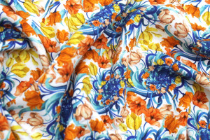 Tissu Gabardine Viscose Imprimé Corbeille de fleurs Blanc de Qualité, Tissu au mètre, Tissu pas cher - Alltissus.com 2
