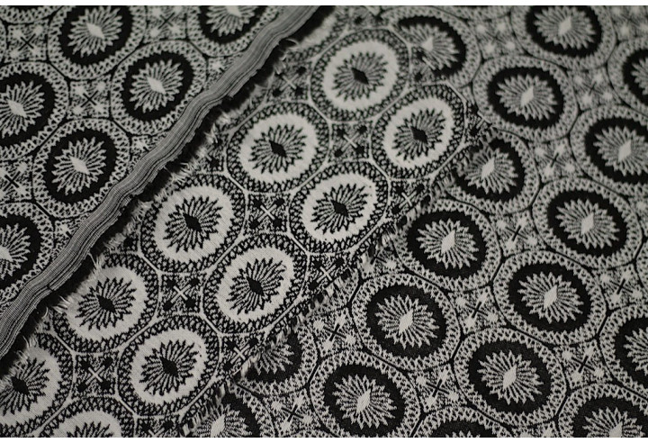 Tissu Jacquard Cercle Noir/Ecru -Au Metre