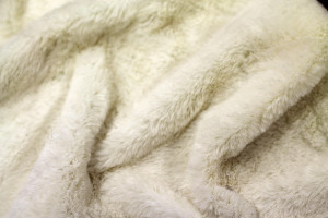 Tissu Fausse Fourrure Blanc cassé -Au Mètre 2